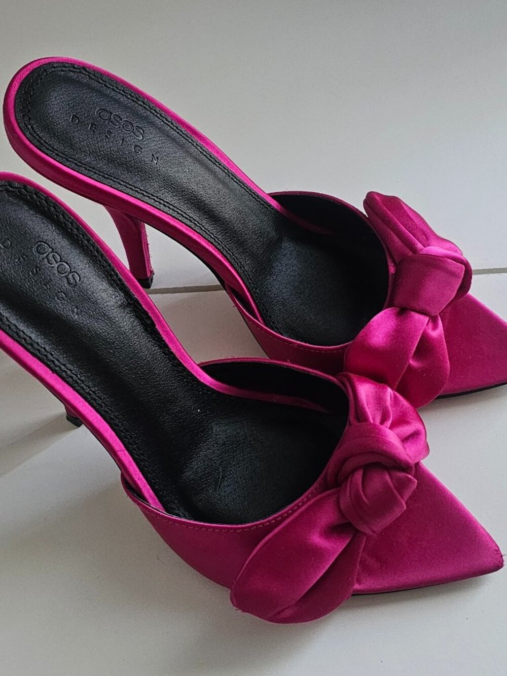 Asos Design Fuchsia Satin Bow design Sandal Size US 5.5 Pre Owned